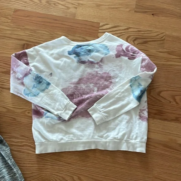 Two sweatshirts - Picture 3 of 4